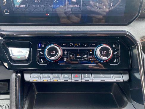 Used 2025 GMC Sierra 1500 AT4 w/ AT4 Premium Package AWD/4WD image 19