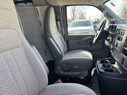 New 2026 GMC Savana 2500 image 20