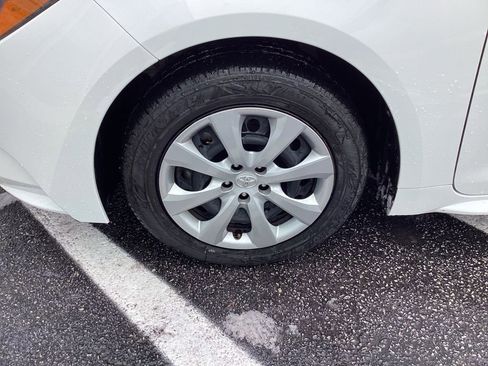 Used 2025 Toyota Corolla LE image 28