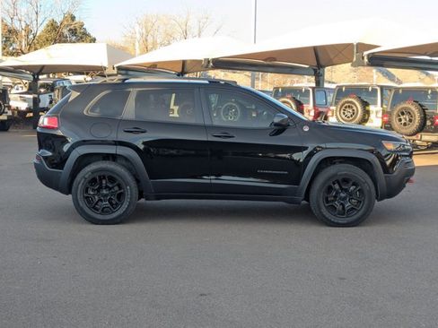 Used 2019 Jeep Cherokee Trailhawk image 4