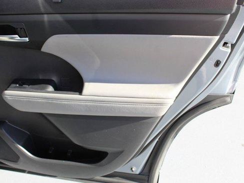 Certified 2021 Toyota Highlander XLE AWD/4WD image 25