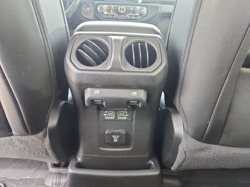 Used 2023 Jeep Wrangler Unlimited Sahara image 14