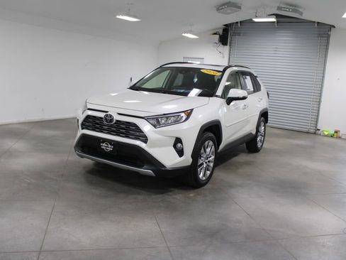 Used 2020 Toyota RAV4 Limited image 4