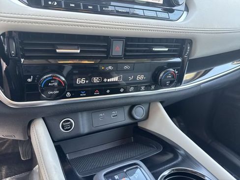 Used 2023 Nissan Rogue SL w/ SL Premium Package FWD image 23