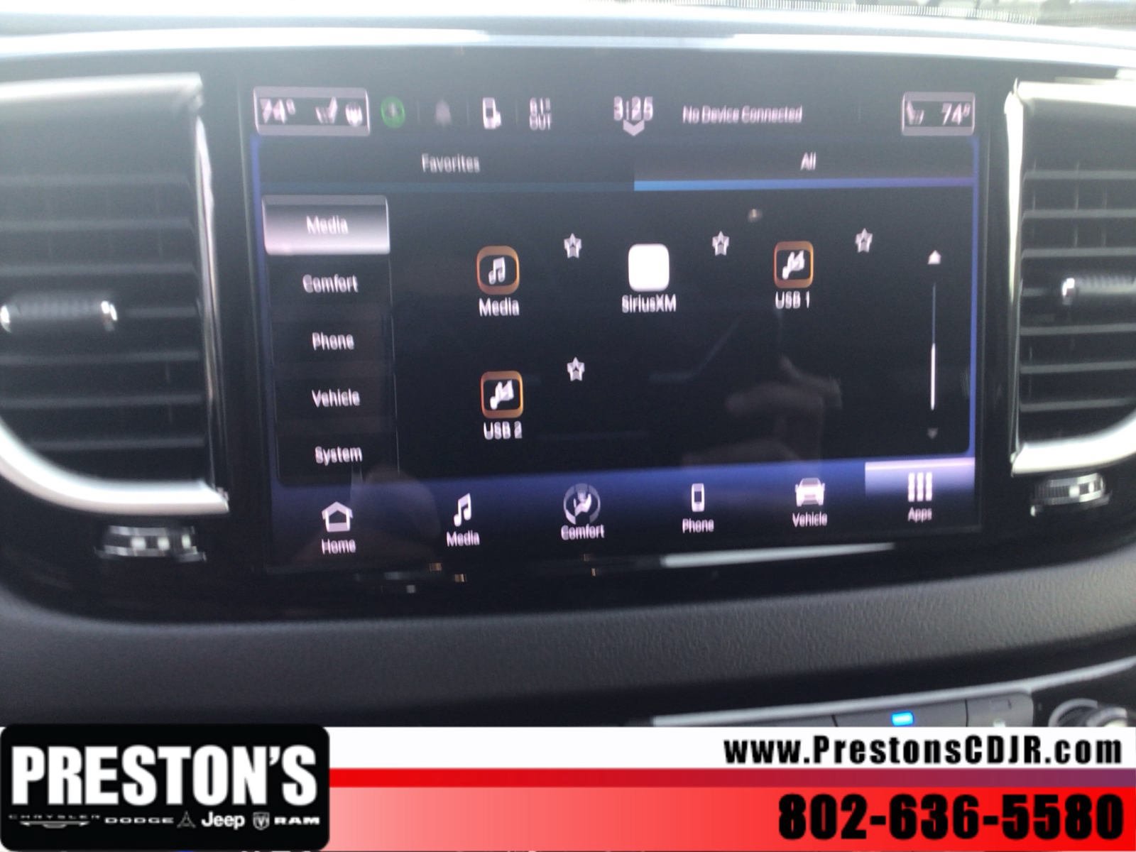 Used 2024 Chrysler Pacifica Touring-L FWD image 17