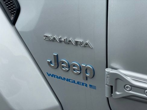 Used 2024 Jeep Wrangler Unlimited Sahara AWD/4WD image 34