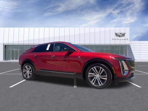 Certified 2025 Cadillac Lyriq Luxury AWD/4WD image 1