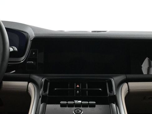 Used 2026 Porsche Panamera image 11