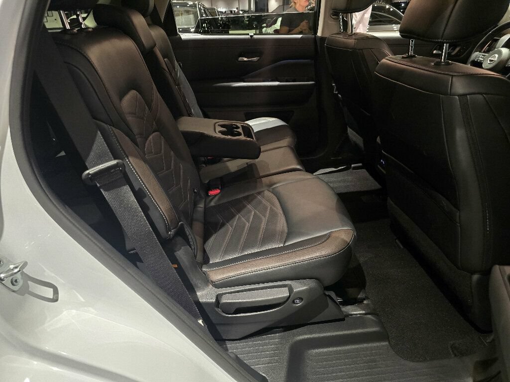 Used 2025 Nissan Pathfinder Platinum w/ Cargo Package FWD image 32