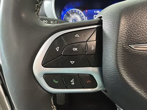 Used 2024 Chrysler Pacifica Touring-L FWD image 15