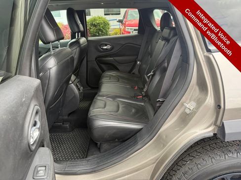 Used 2020 Jeep Cherokee Trailhawk AWD/4WD image 33