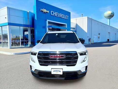 Used 2025 GMC Acadia Elevation image 9