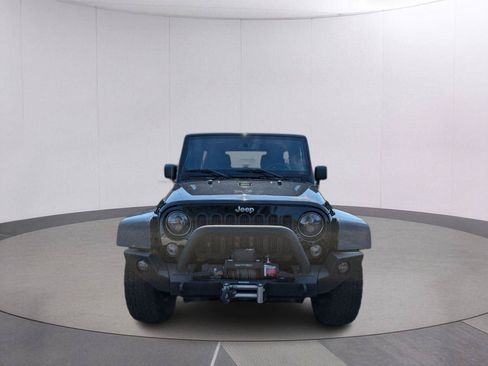 Used 2015 Jeep Wrangler Unlimited Sahara w/ Connectivity Group AWD/4WD image 8
