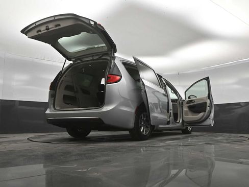 Used 2024 Chrysler Pacifica Touring-L FWD image 51