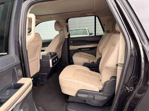 Used 2024 Ford Expedition Max Limited AWD/4WD image 7