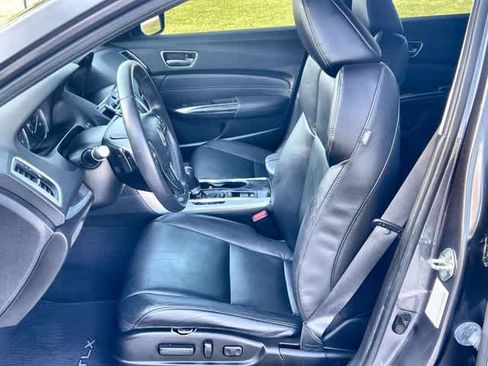 Used 2018 Acura TLX w/ Technology Package FWD image 11