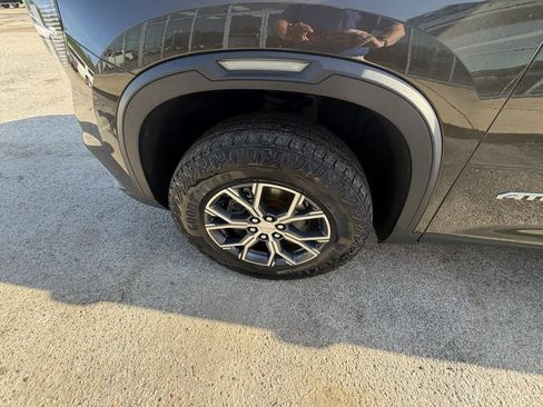Used 2024 GMC Acadia AT4 w/ Luxury Package AWD/4WD image 9