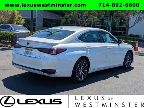 Certified 2025 Lexus ES 300h w/ Premium Package image 7
