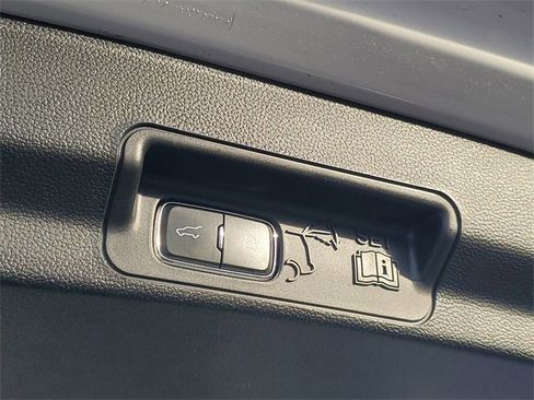 Certified 2023 Ford Explorer Limited w/ Limited Technology Package image 9