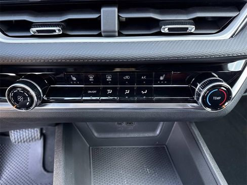 New 2026 Chevrolet Equinox LT image 18