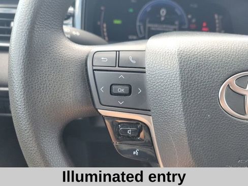 Used 2025 Toyota Camry LE FWD image 12