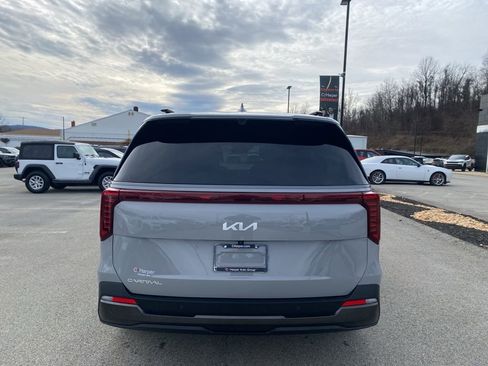 Used 2025 Kia Carnival SX Prestige image 3