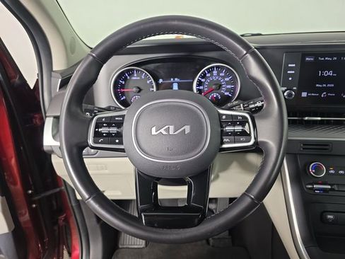 Used 2023 Kia Carnival LX FWD image 26
