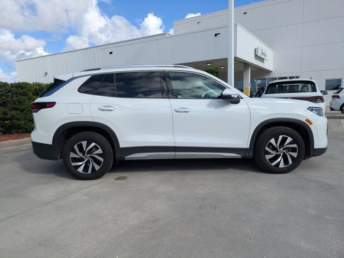 Used 2025 Volkswagen Tiguan S FWD image 3