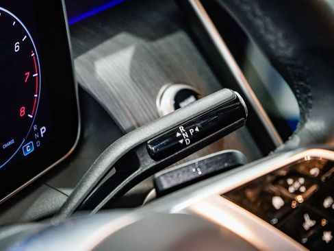 Used 2025 Mercedes-Benz GLC 300 image 21