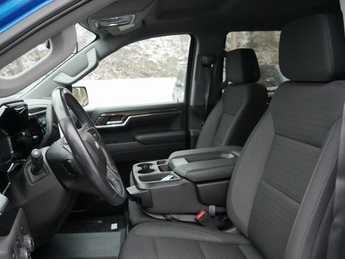 Used 2022 Chevrolet Silverado 1500 LT w/ Z71 Off-Road Package image 9