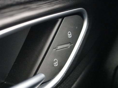 Used 2017 Alfa Romeo Giulia AWD image 19