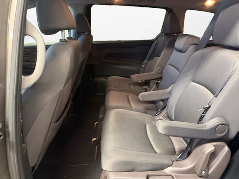Used 2018 Honda Odyssey EX image 16