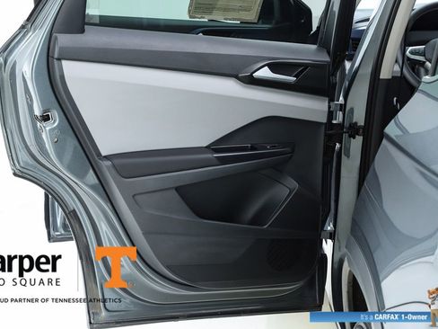 Used 2023 Volkswagen Taos SE w/ Panoramic Sunroof Package AWD/4WD image 17