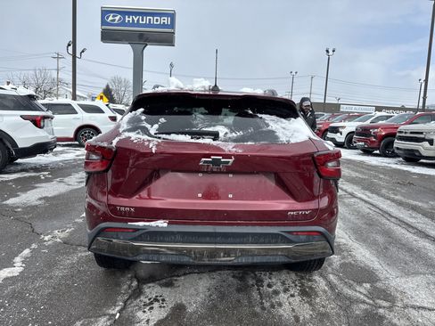 Used 2024 Chevrolet Trax ACTIV w/ Sunroof Package image 4