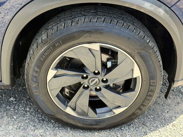Used 2024 Nissan Rogue SV AWD/4WD image 9