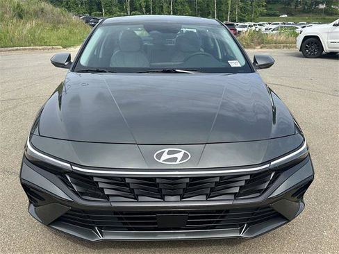 New 2025 Hyundai Elantra Limited image 8