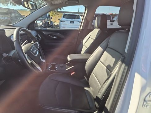 Used 2024 GMC Terrain SLT image 13