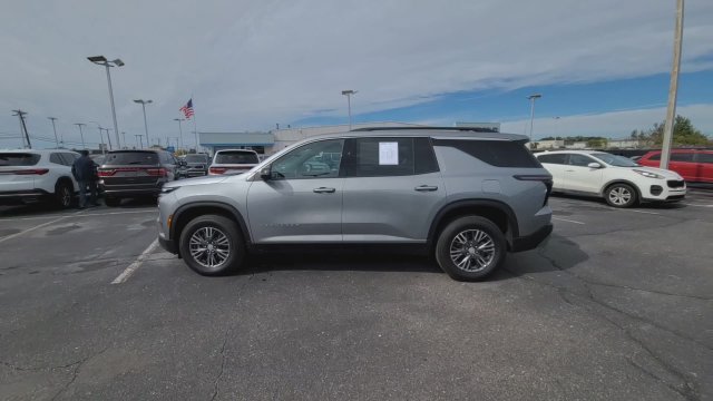 Certified 2026 Chevrolet Traverse LT w/ Driver Confidence Package FWD image 4