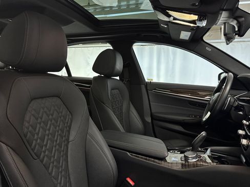 Used 2023 BMW 530i w/ Convenience Package image 31