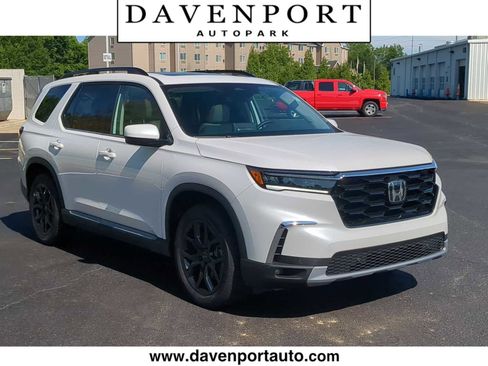 New 2025 Honda Pilot Touring image 1