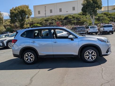 Used 2023 Subaru Forester Premium image 4