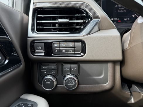 New 2026 GMC Yukon XL Elevation w/ LPO, Illumination Package image 25