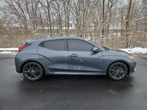Used 2019 Hyundai Veloster Turbo R-Spec image 2