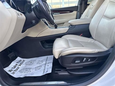 Used 2017 Cadillac XT5 Luxury w/ Driver Awareness Package image 19