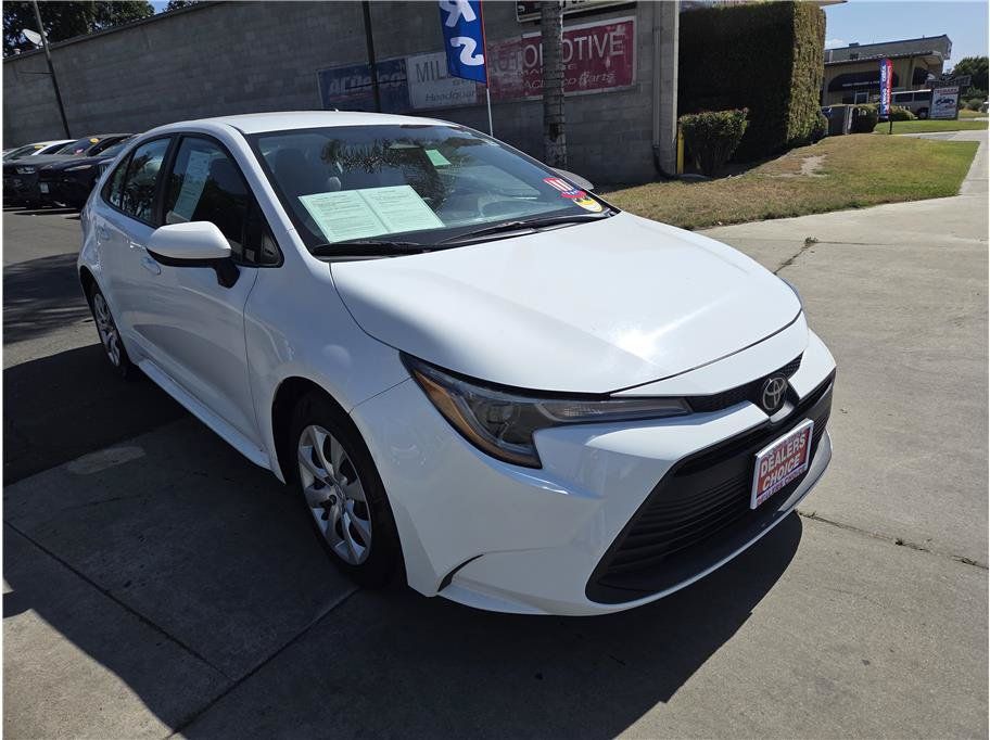 Used 2023 Toyota Corolla LE FWD image 3