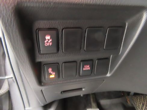 Used 2019 Nissan Pathfinder SV image 13