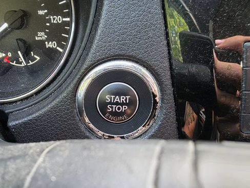 Used 2019 Nissan Rogue SV w/ Premium Package FWD image 27