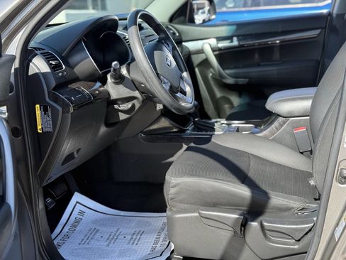 Used 2014 Kia Sorento LX FWD image 14
