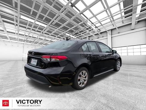 Used 2024 Toyota Corolla LE FWD image 4