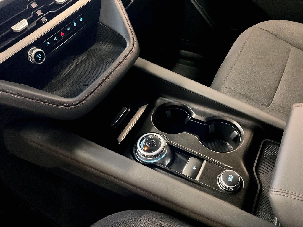 Used 2025 Ford Explorer Active AWD/4WD image 18